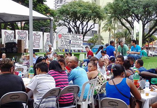 imagem Dom Anuar celebra com moradores de rua no centro de Maringá