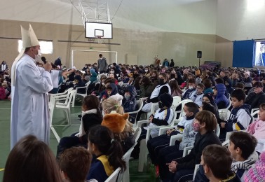 Dom Severino visita Colégio Santa Cruz, o primeiro colégio católico de Maringá