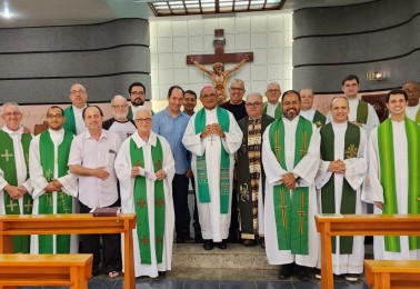 Padres da Arquidiocese de Maringá participam de retiro espiritual com Dom Pedro Brito Guimarães, Arcebispo de Palmas