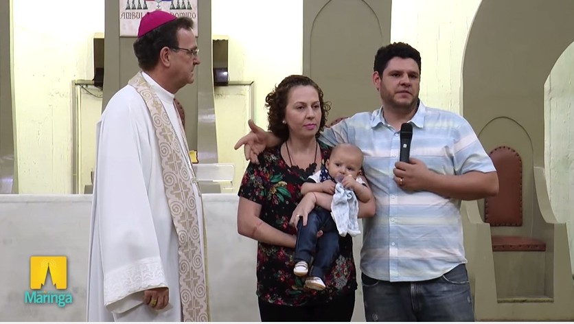 imagem WebTV: Com catedral lotada, gestantes e mulheres que querem engravidar recebem benção de dom Anuar Battisti