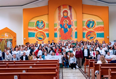Pastoral da Pessoa Idosa reúne representantes de 14 paróquias em celebração do Junho Violeta