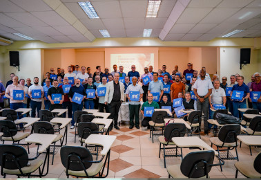 Rádio Colmeia apresenta resultados da pesquisa IBOPE durante formação permanente do clero